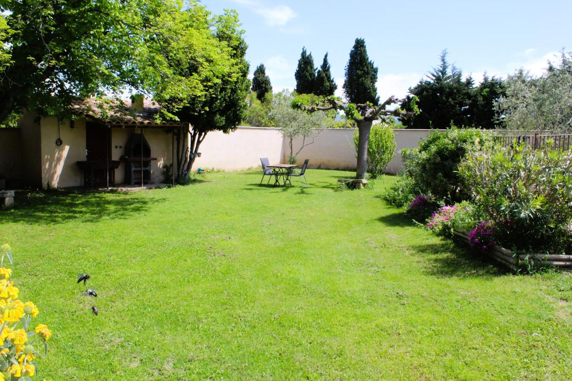 Mas La Gentille: Countryside Retreat with Pool and Private Garden Pernes-les-Fontaines Exterior photo