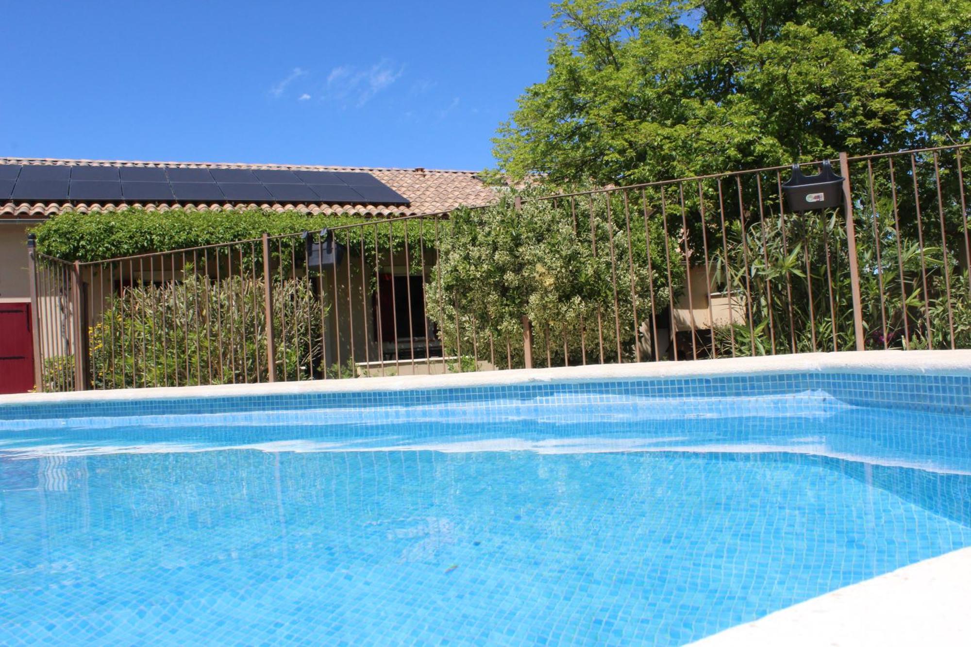 Mas La Gentille: Countryside Retreat with Pool and Private Garden Pernes-les-Fontaines Exterior photo
