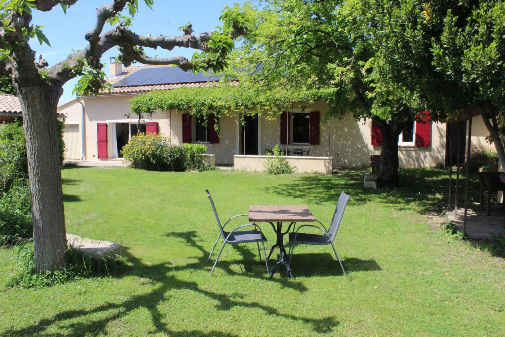 Mas La Gentille: Countryside Retreat with Pool and Private Garden Pernes-les-Fontaines Exterior photo